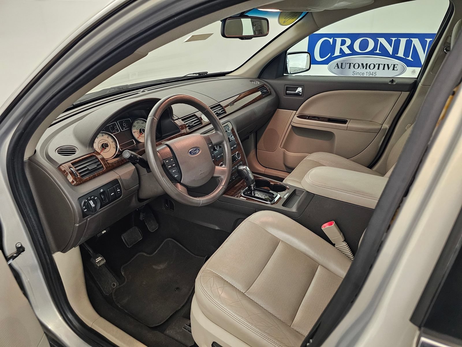 Used 2009 Ford Taurus Limited FWD image 4