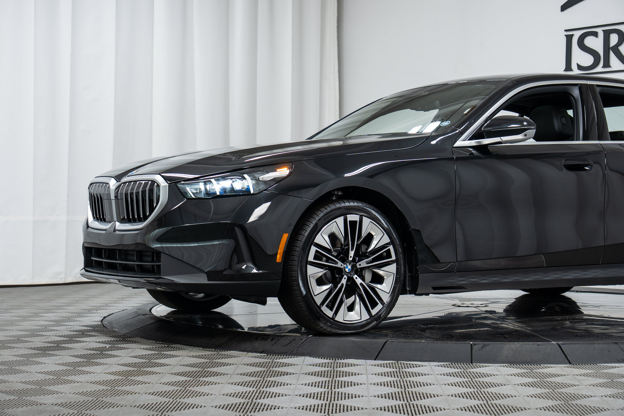 Used 2026 BMW 530i xDrive w/ Premium Package AWD/4WD image 25