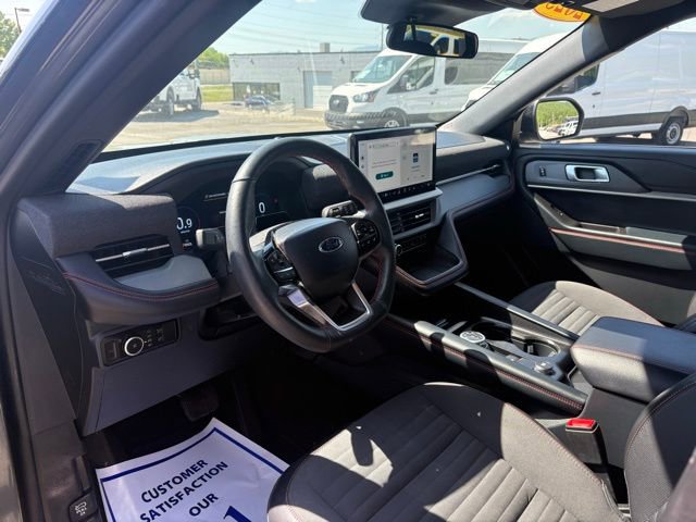 Used 2025 Ford Explorer ST-Line w/ ST-Line Street Pack AWD/4WD image 3