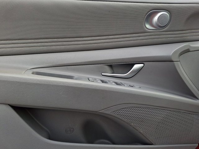 Used 2023 Hyundai Elantra SEL w/ Convenience Package image 12