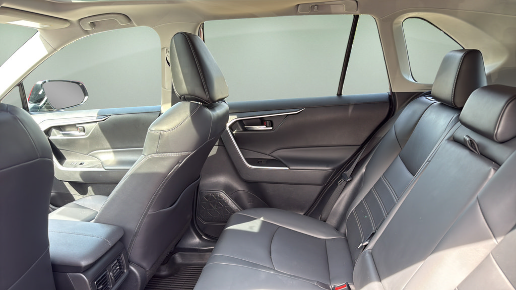 Used 2020 Toyota RAV4 XLE Premium AWD/4WD image 17