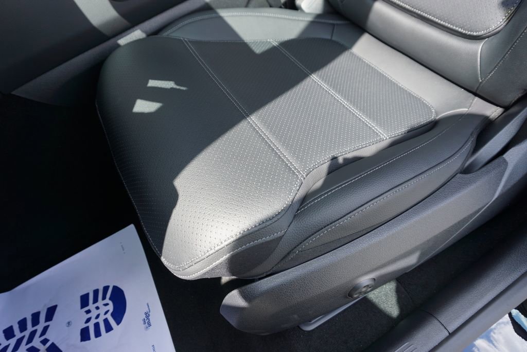 Certified 2025 Mercedes-Benz GLC 300 4MATIC image 40