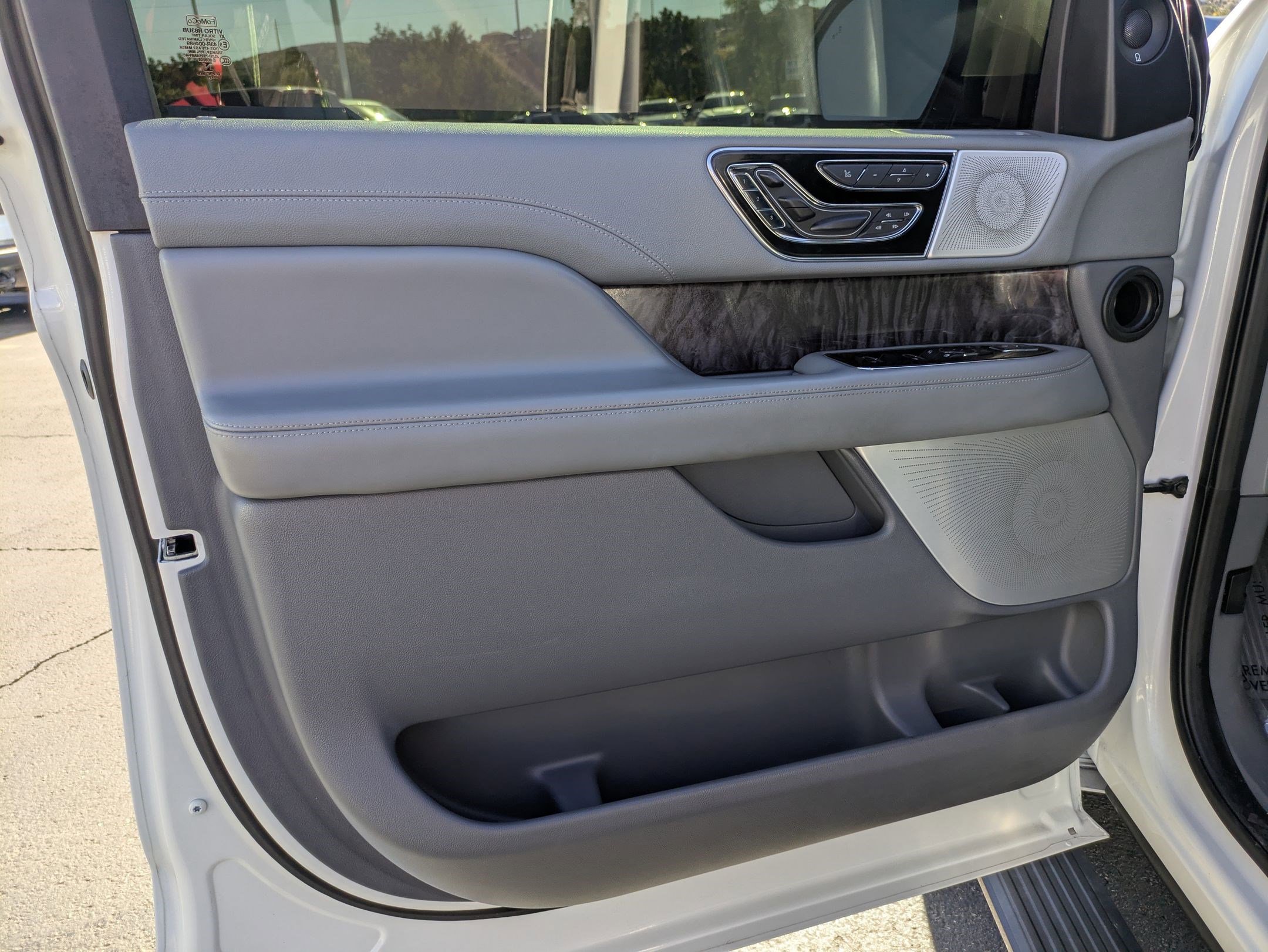 Used 2021 Lincoln Navigator Reserve image 12