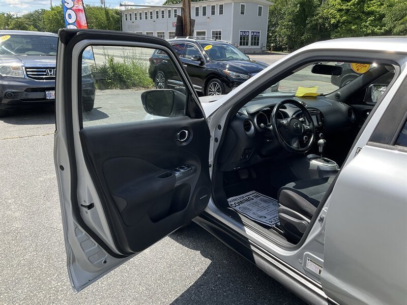 Used 2016 Nissan Juke SV w/ Technology Package AWD/4WD image 19