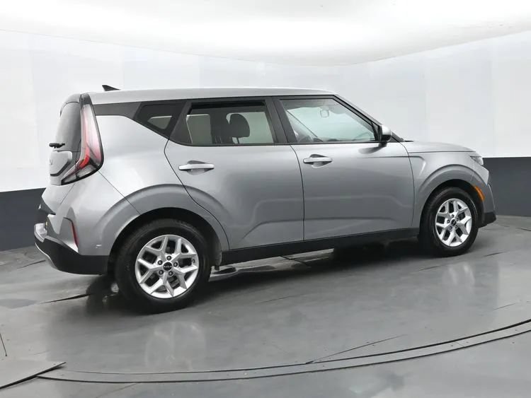 Used 2024 Kia Soul LX w/ Option Group 015 FWD image 8