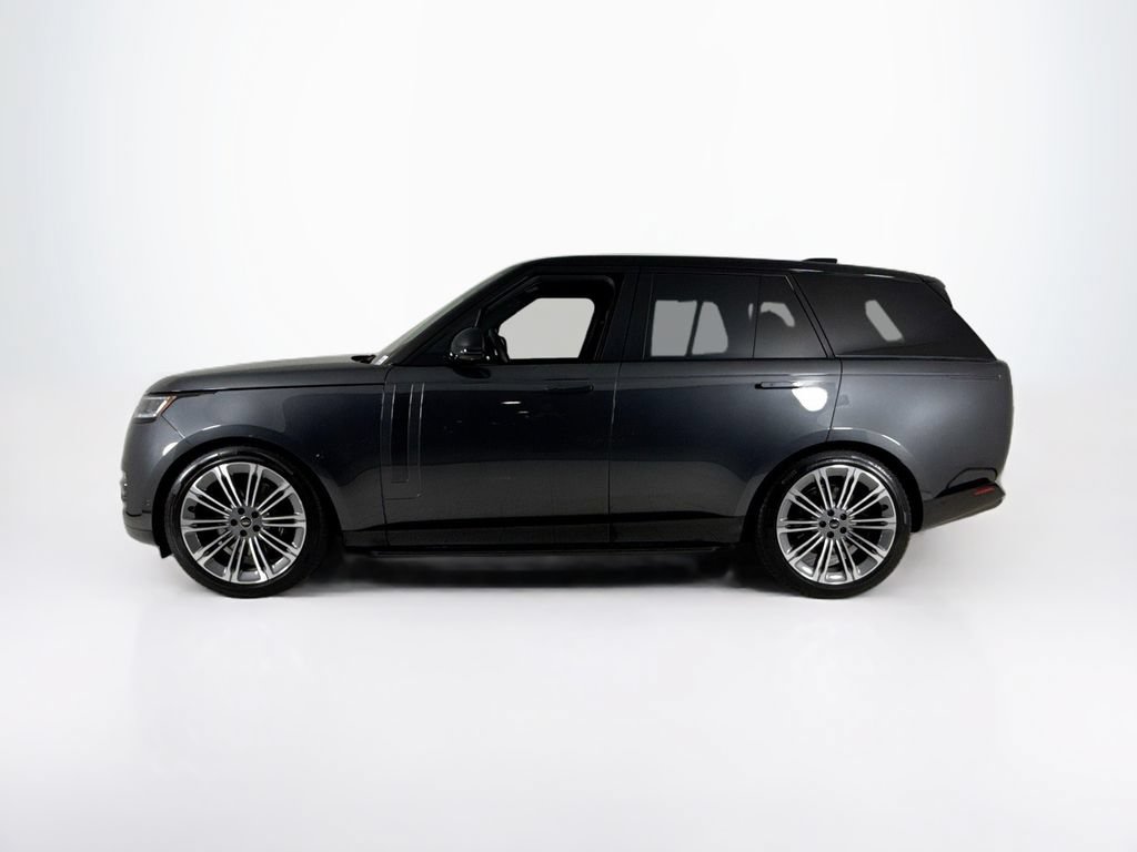 Used 2025 Land Rover Range Rover SE AWD/4WD image 2