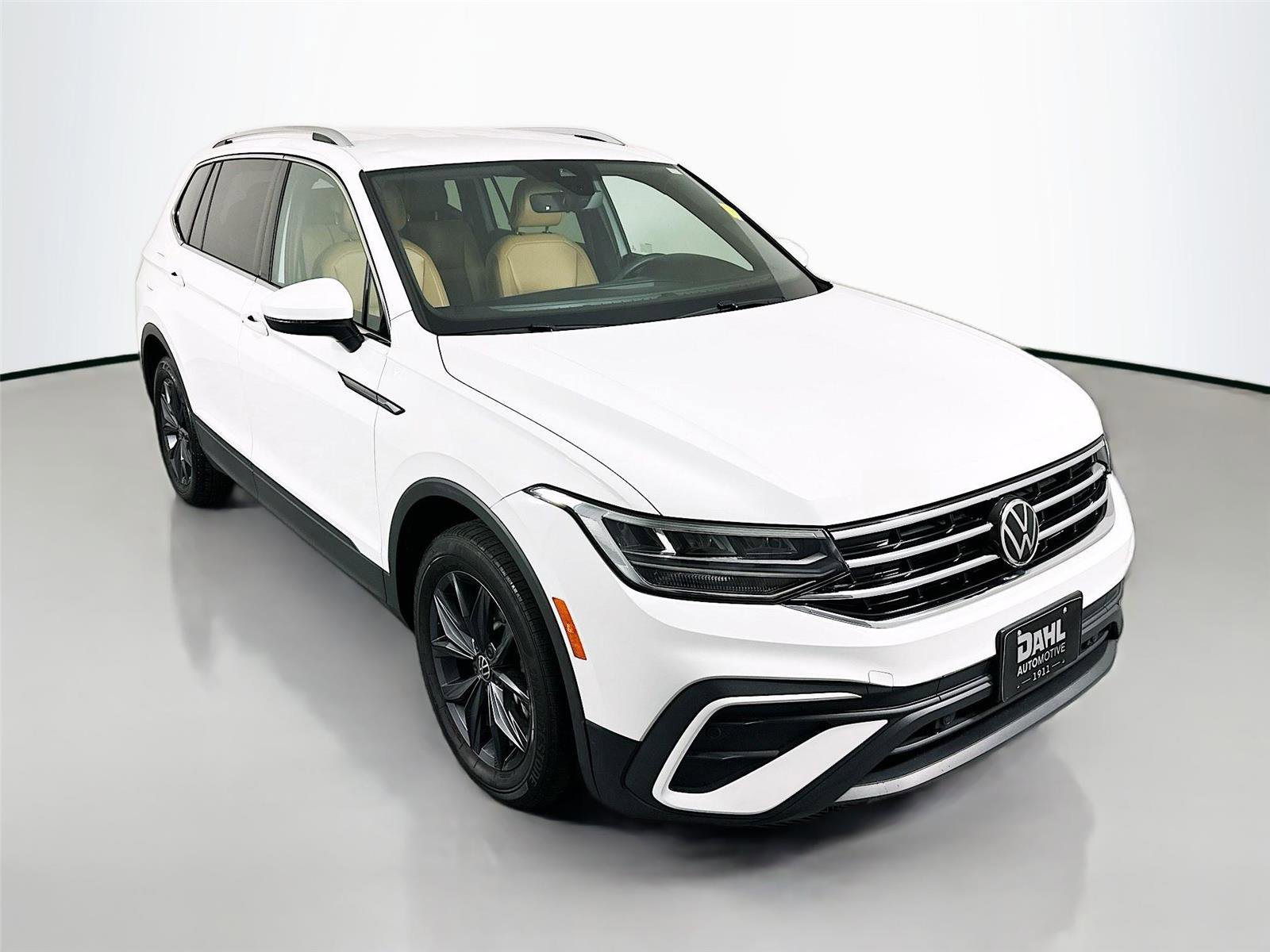 Used 2022 Volkswagen Tiguan SE image 1