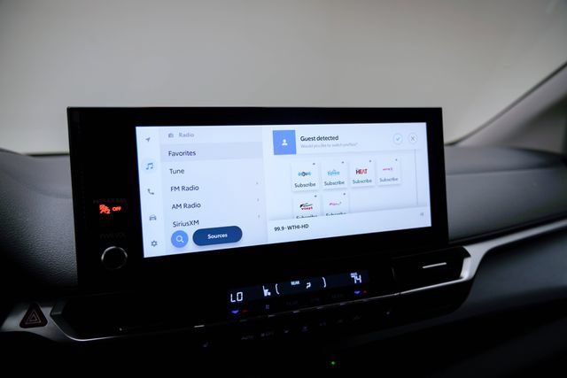 Used 2025 Toyota Sienna XLE FWD image 5