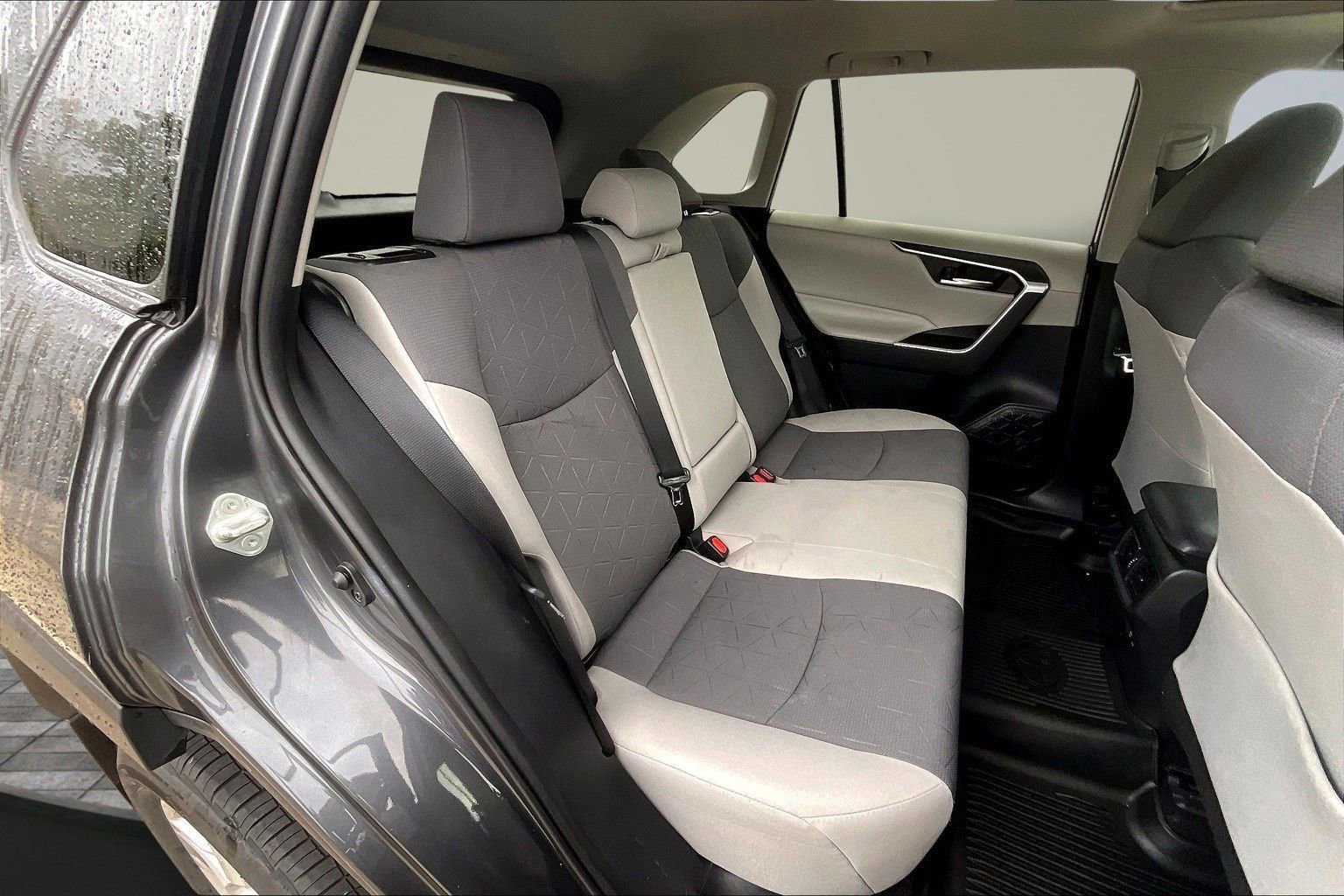 Used 2019 Toyota RAV4 XLE image 31