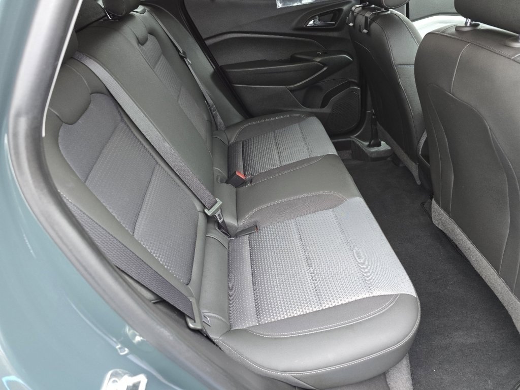 Certified 2025 Chevrolet Trax LT w/ Driver Confidence Package image 18