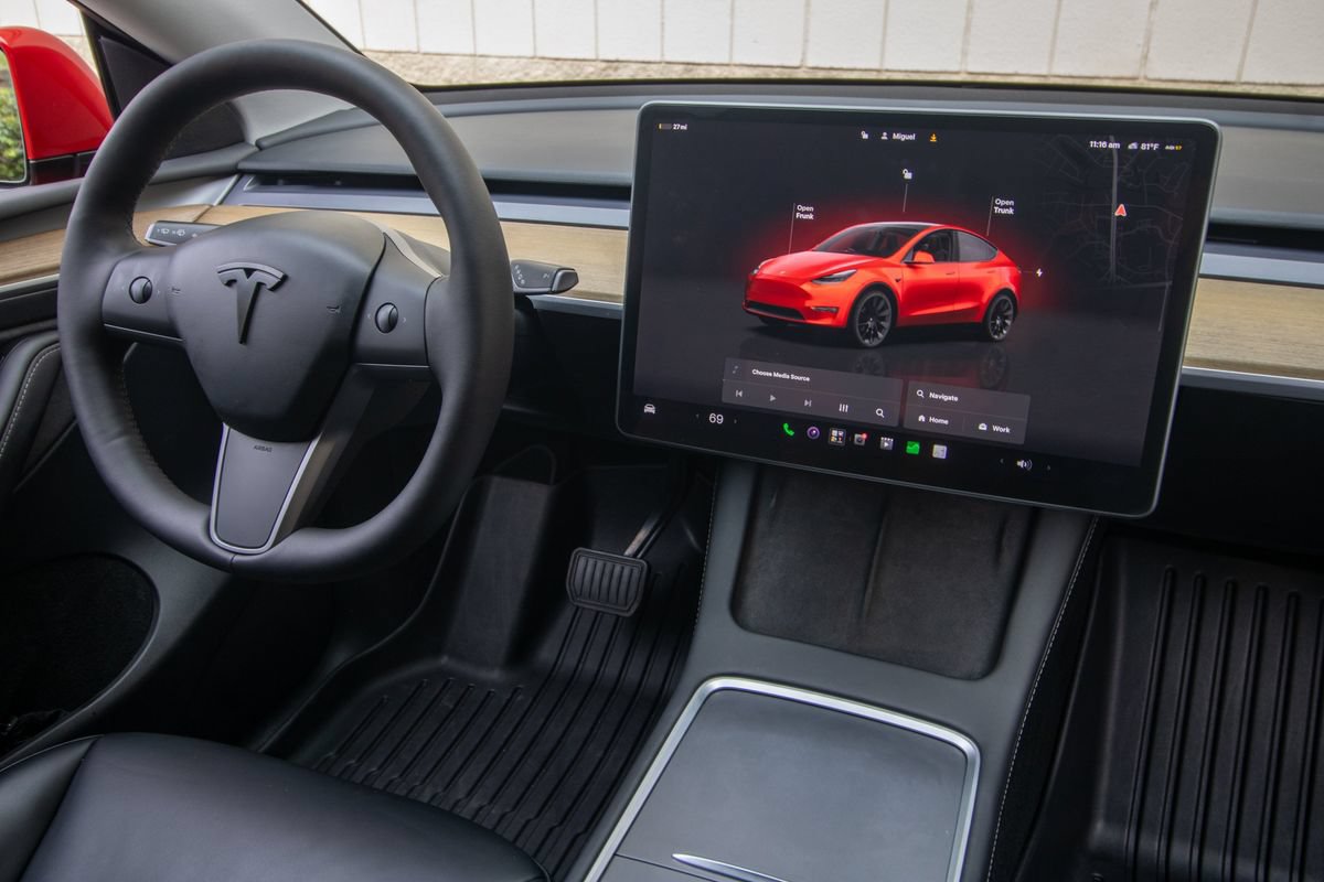 Used 2023 Tesla Model Y Long Range AWD/4WD image 23