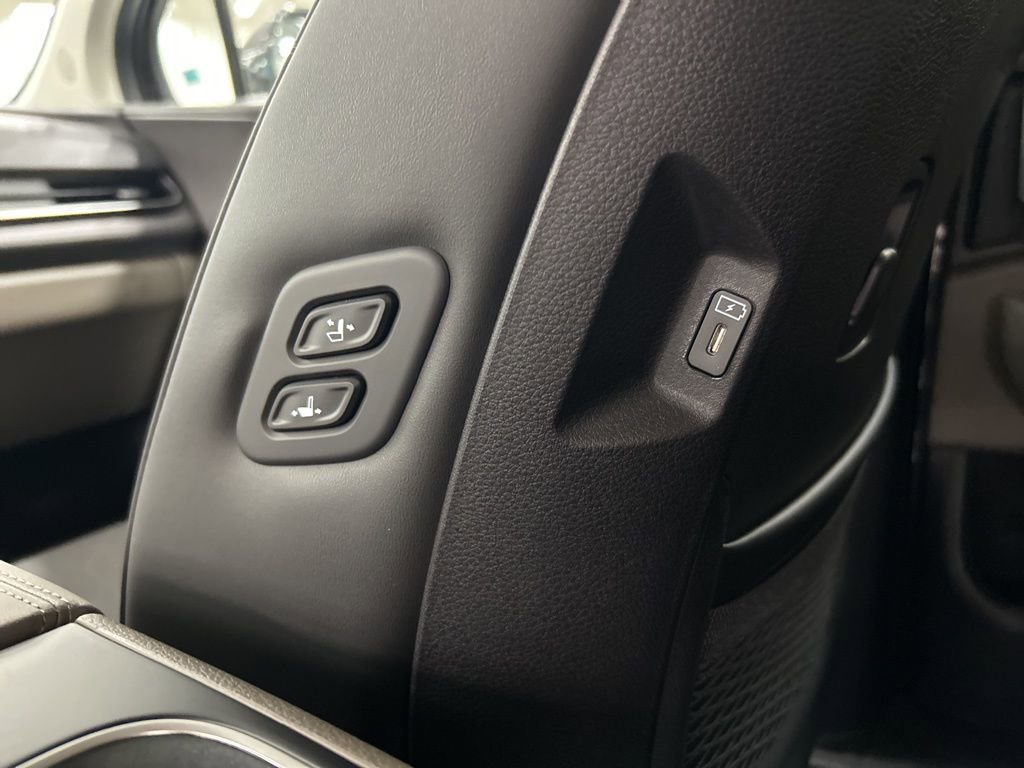 New 2026 Kia Carnival EX image 24