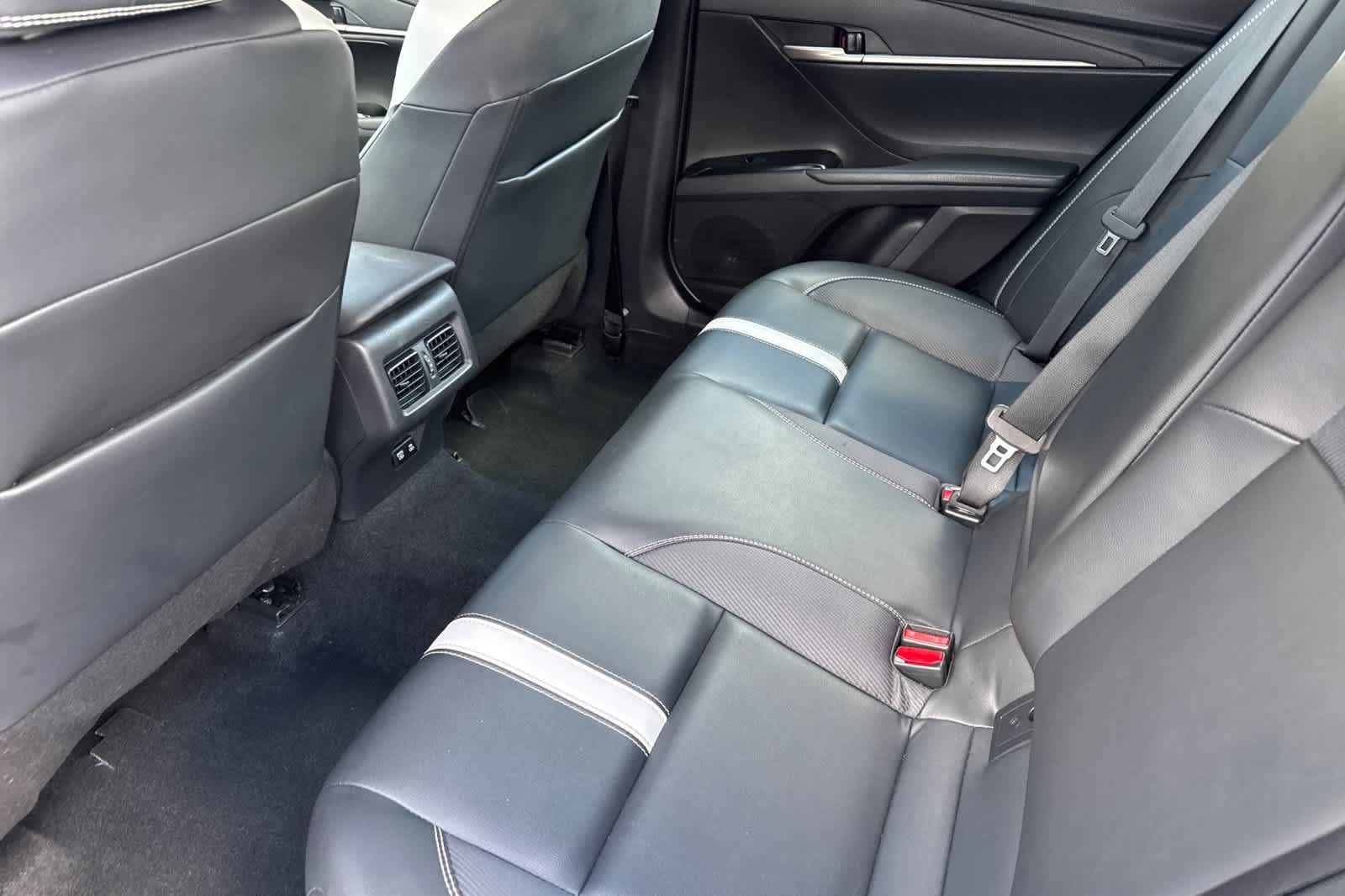 Used 2025 Toyota Camry SE FWD image 4