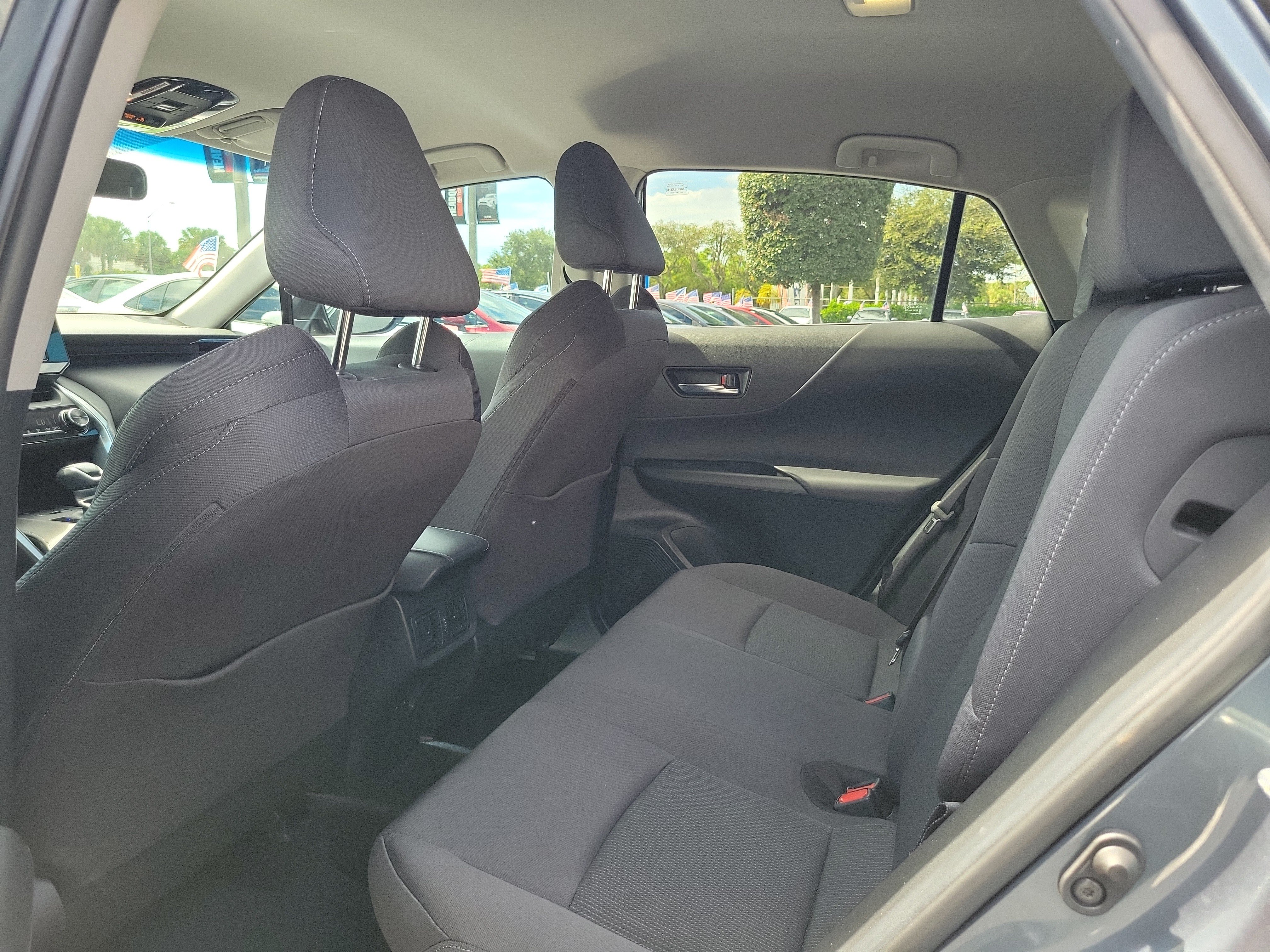 Used 2023 Toyota Venza LE AWD/4WD image 18