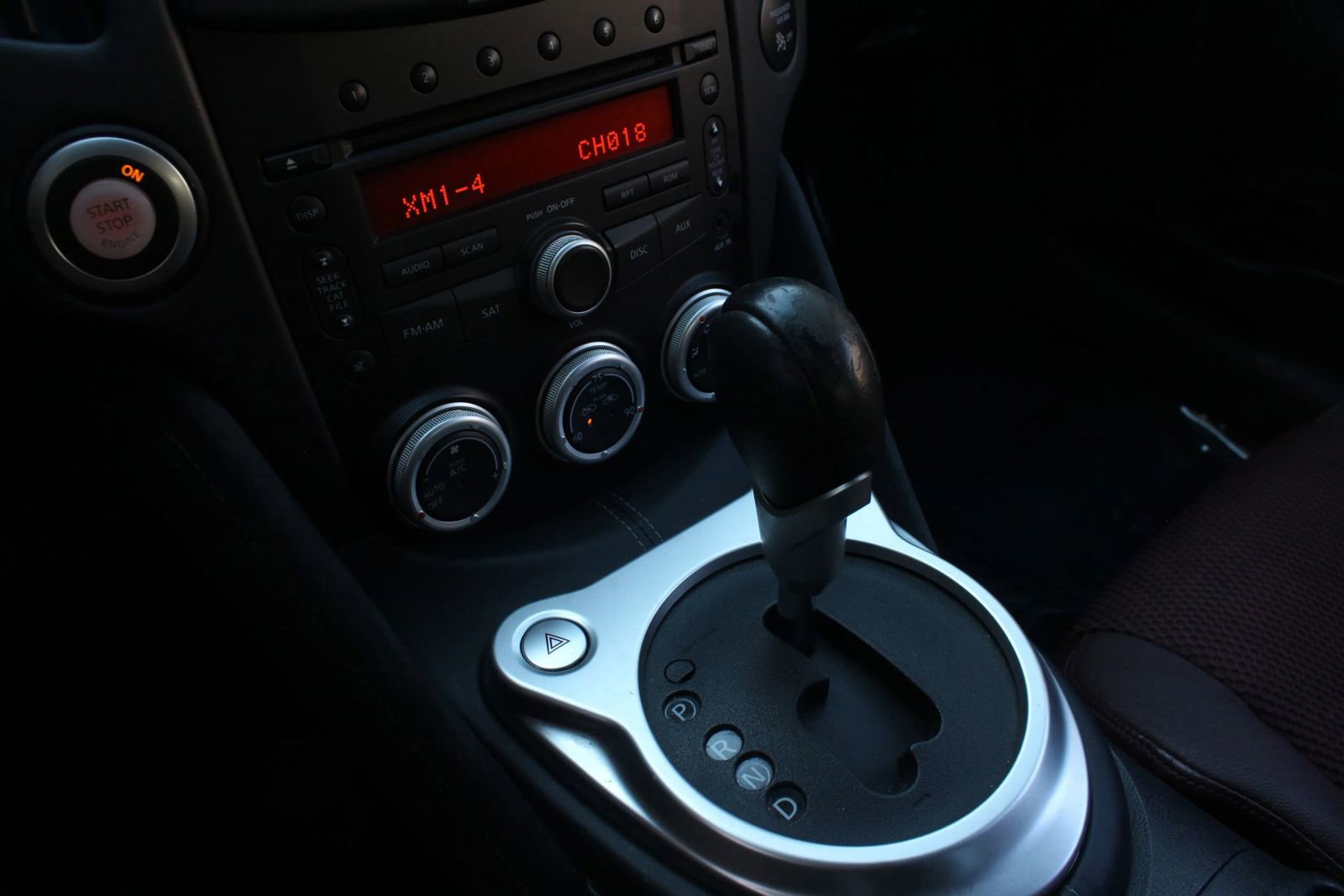 Used 2014 Nissan 370Z Touring RWD image 22