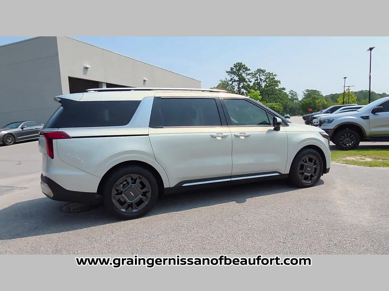 Used 2025 Kia Carnival SX FWD image 34
