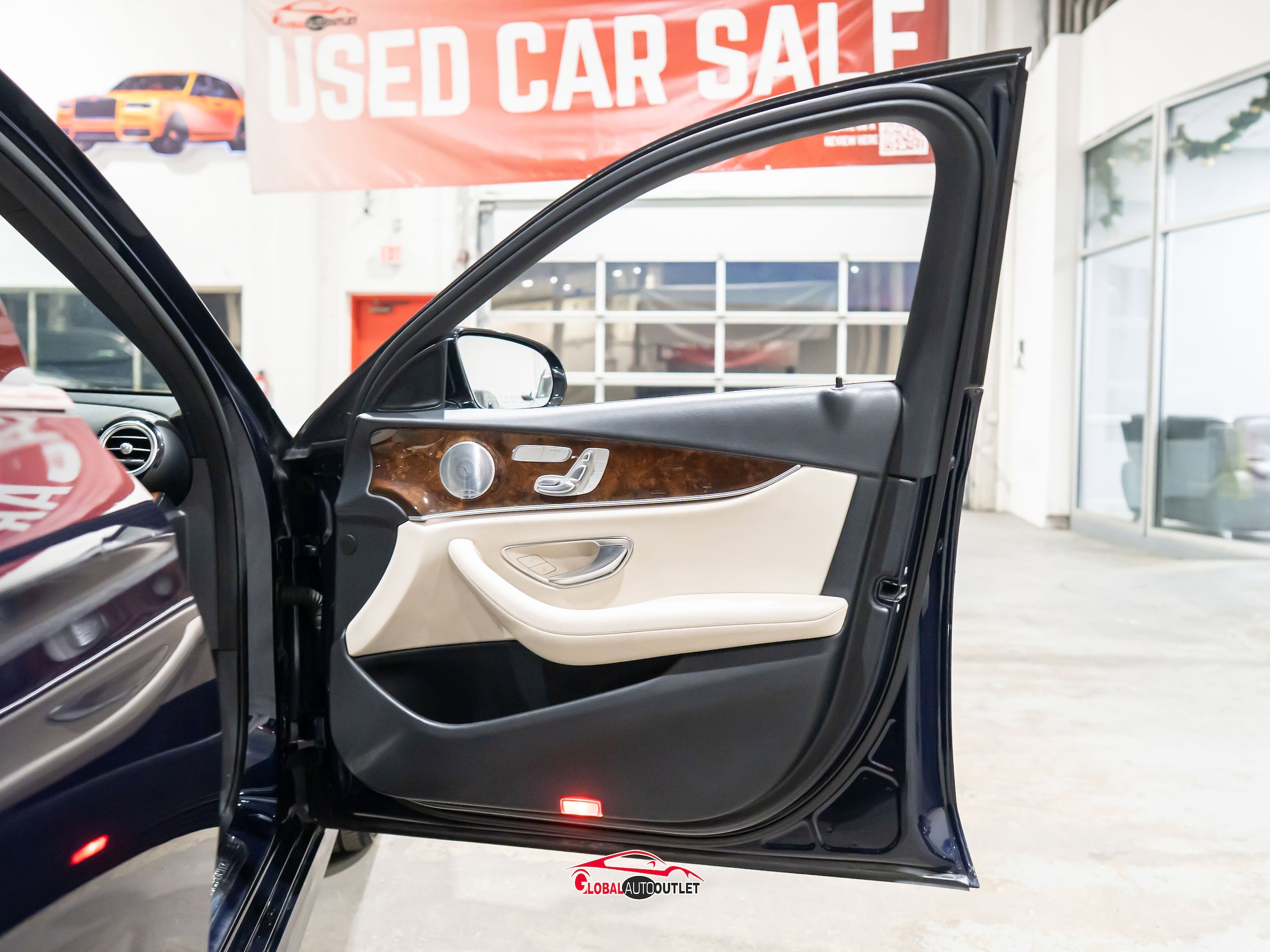 Used 2017 Mercedes-Benz E 300 4MATIC image 43