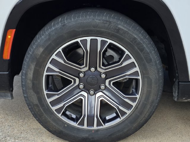 Used 2024 Jeep Wagoneer L Series II RWD image 10