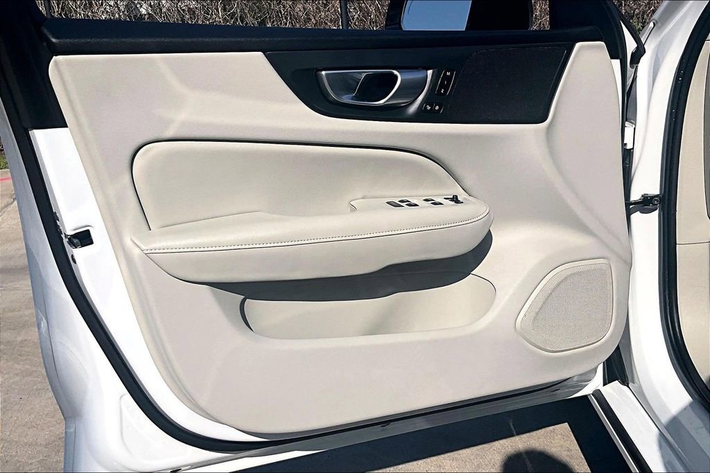 Used 2024 Volvo S60 B5 Plus image 24