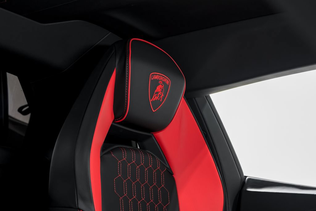 Used 2024 Lamborghini Revuelto AWD/4WD image 32