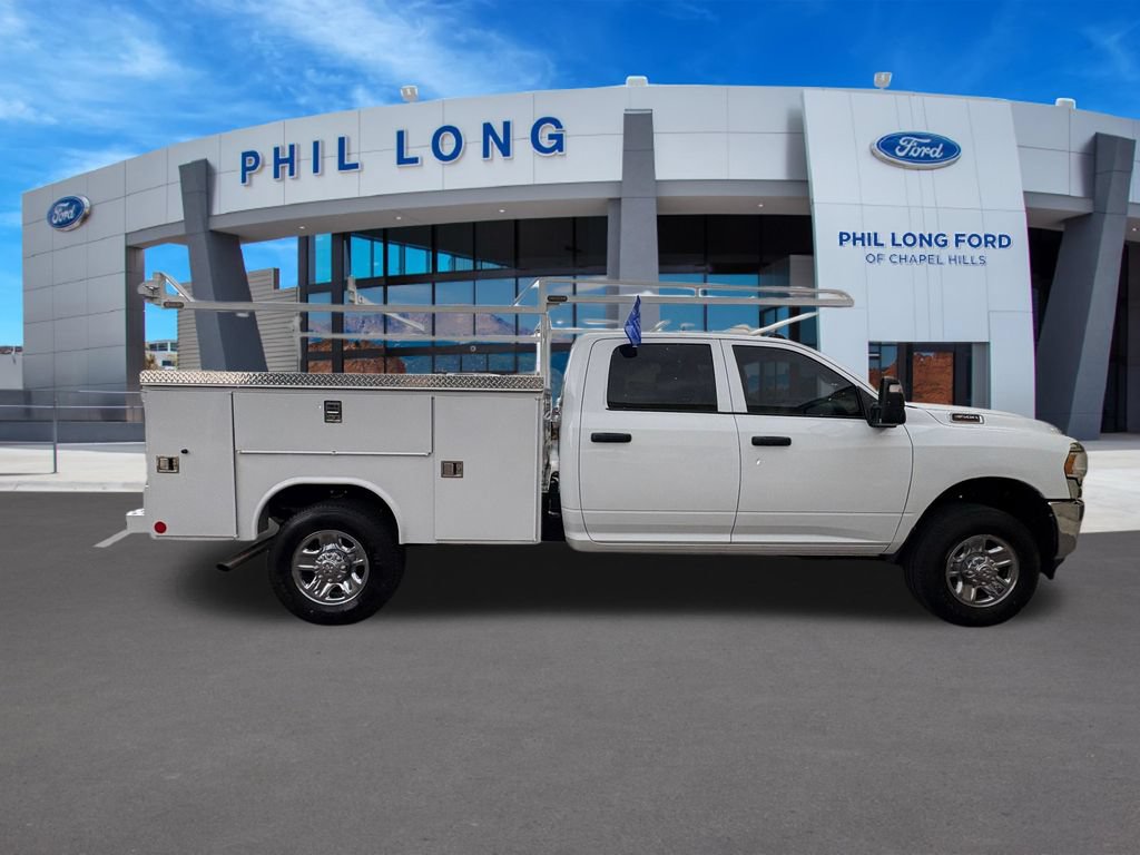 Used 2024 RAM 3500 Tradesman w/ Chrome Appearance Group AWD/4WD image 6