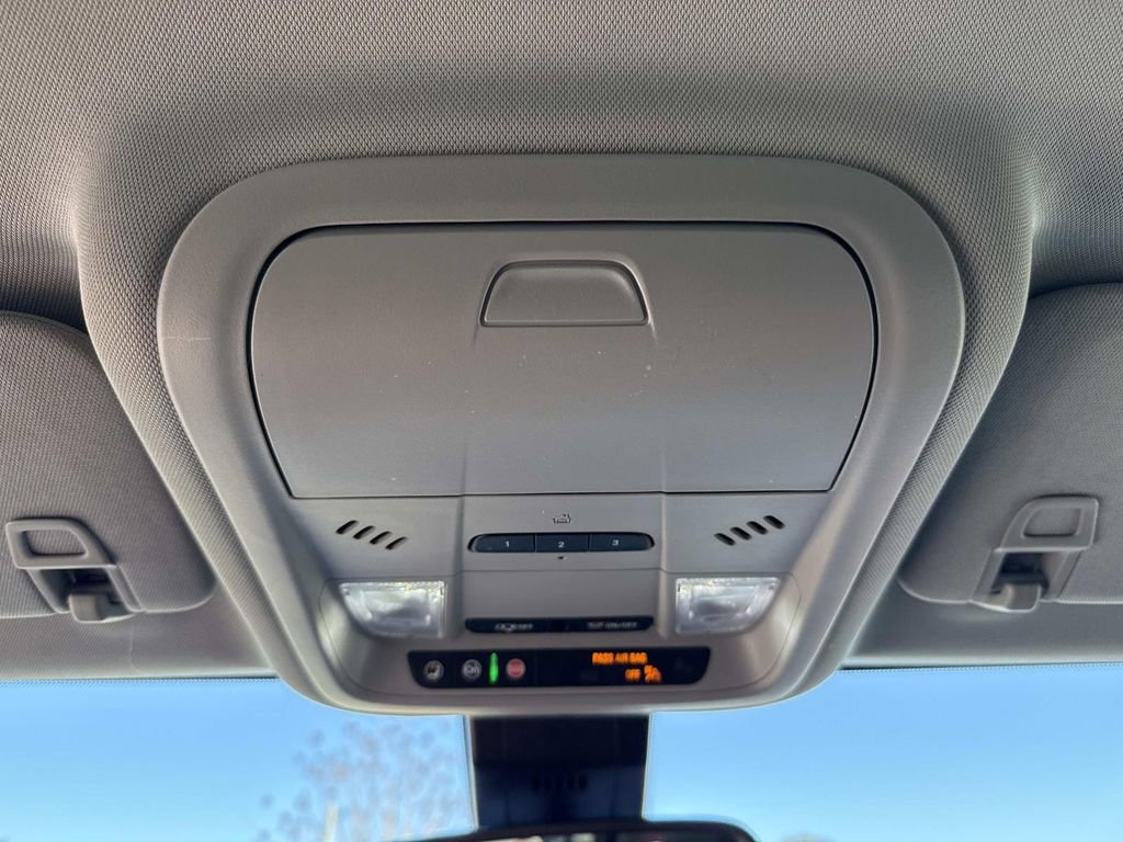 Used 2023 GMC Terrain SLT image 45