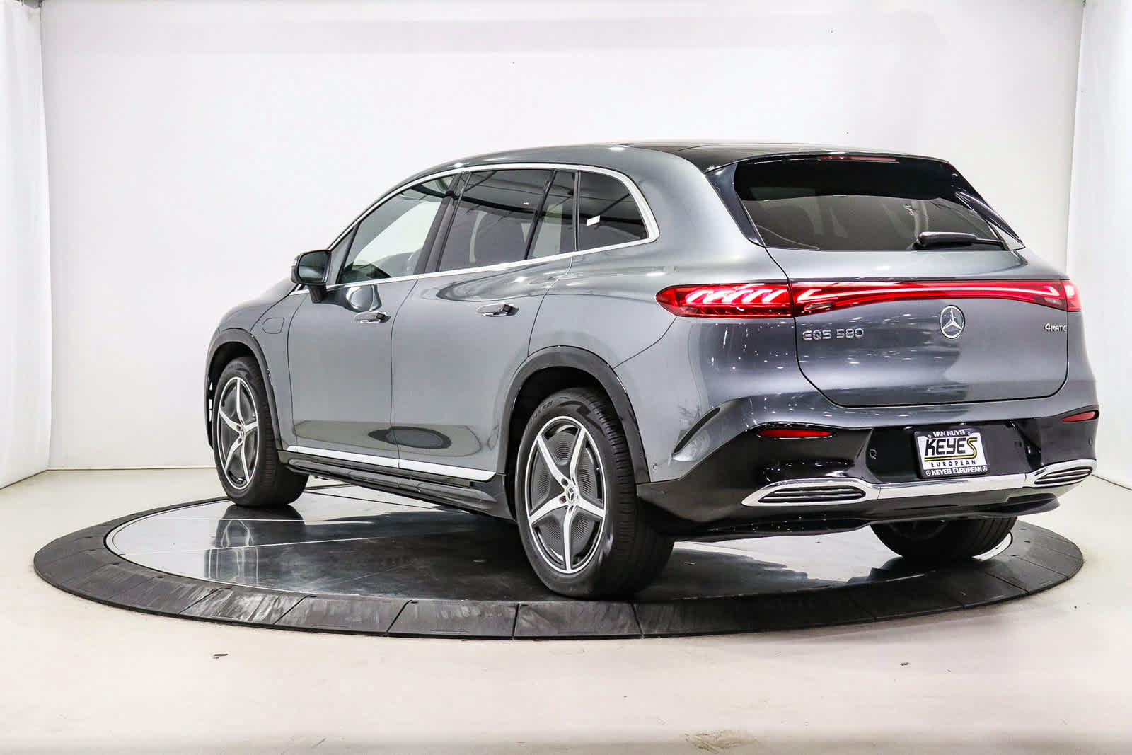 Certified 2023 Mercedes-Benz EQS 580 4MATIC SUV image 2