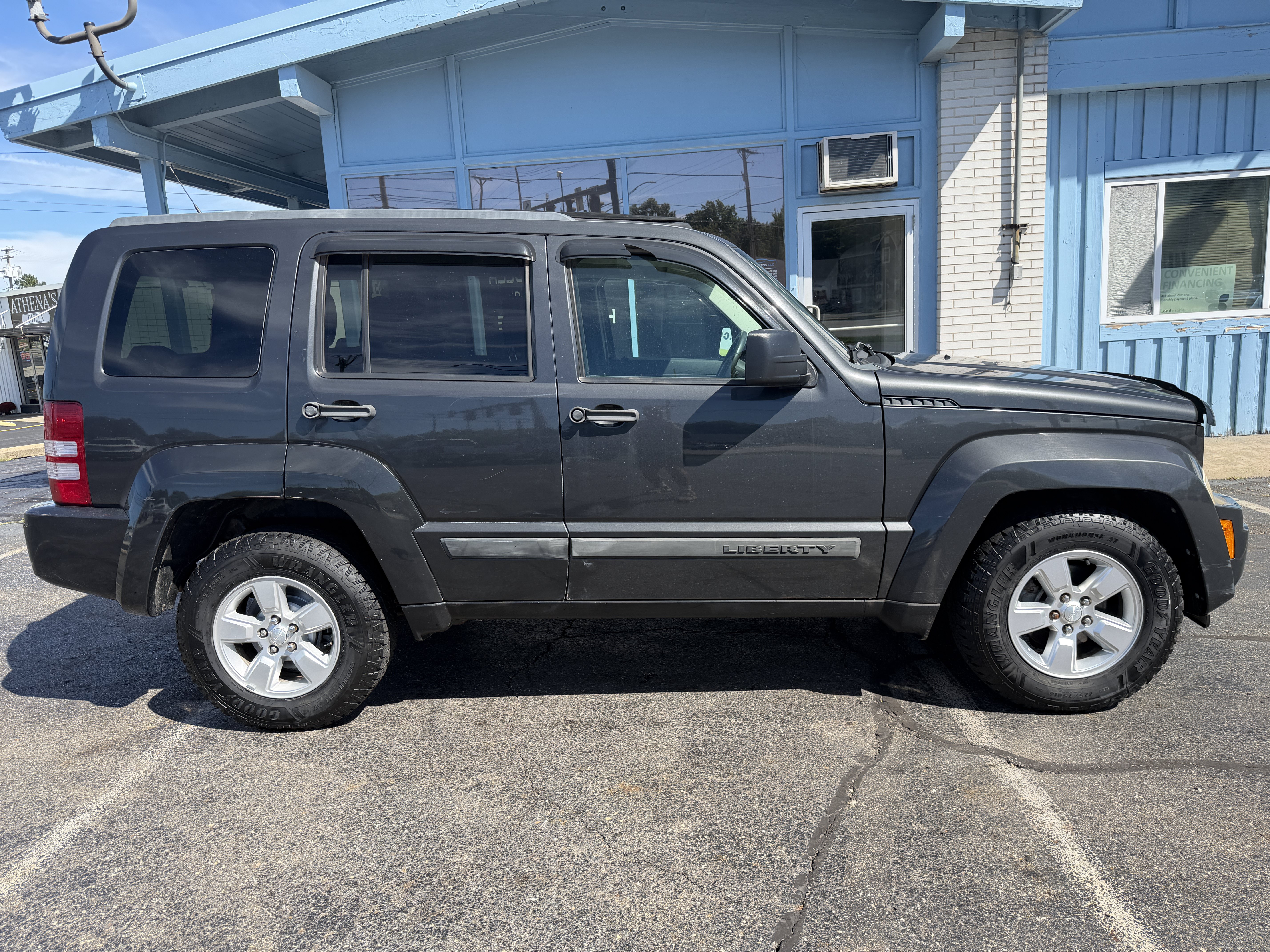 Used 2011 Jeep Liberty Sport AWD/4WD image 6