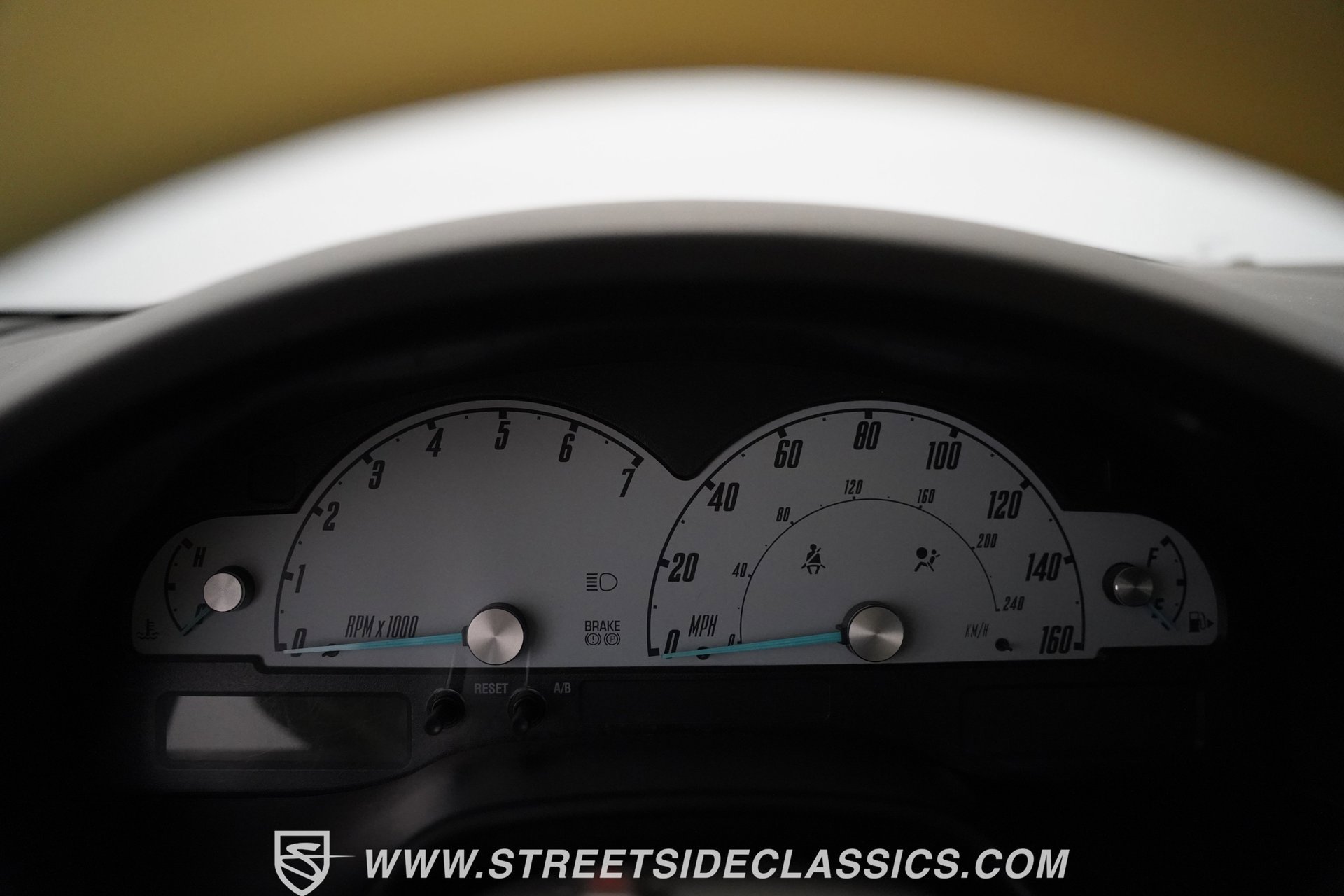 Used 2002 Ford Thunderbird image 40