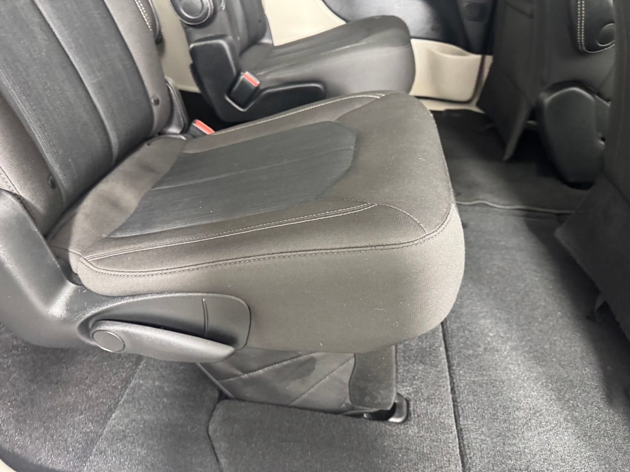 Used 2024 Chrysler Voyager LX FWD image 31