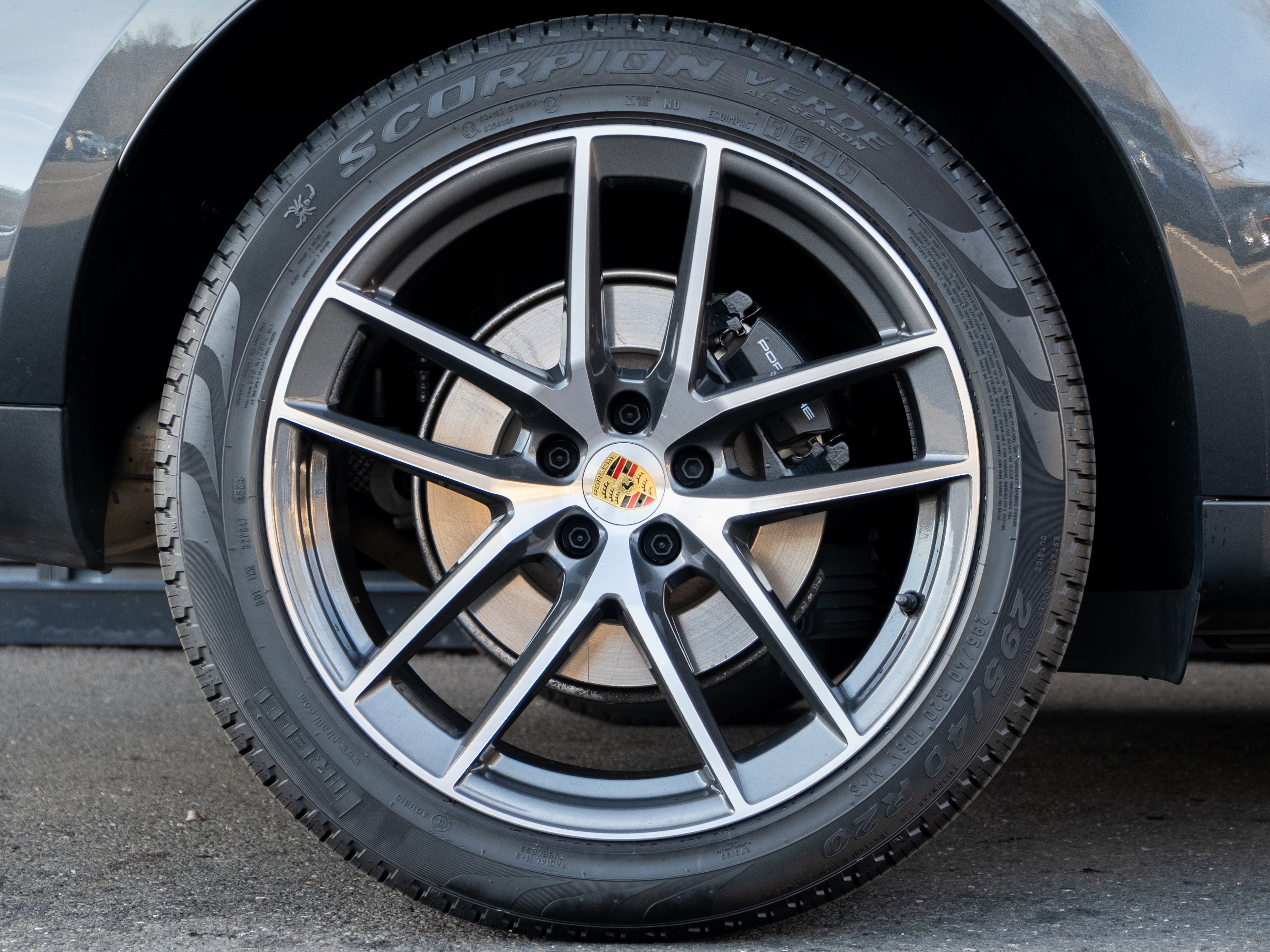 Certified 2025 Porsche Macan image 14