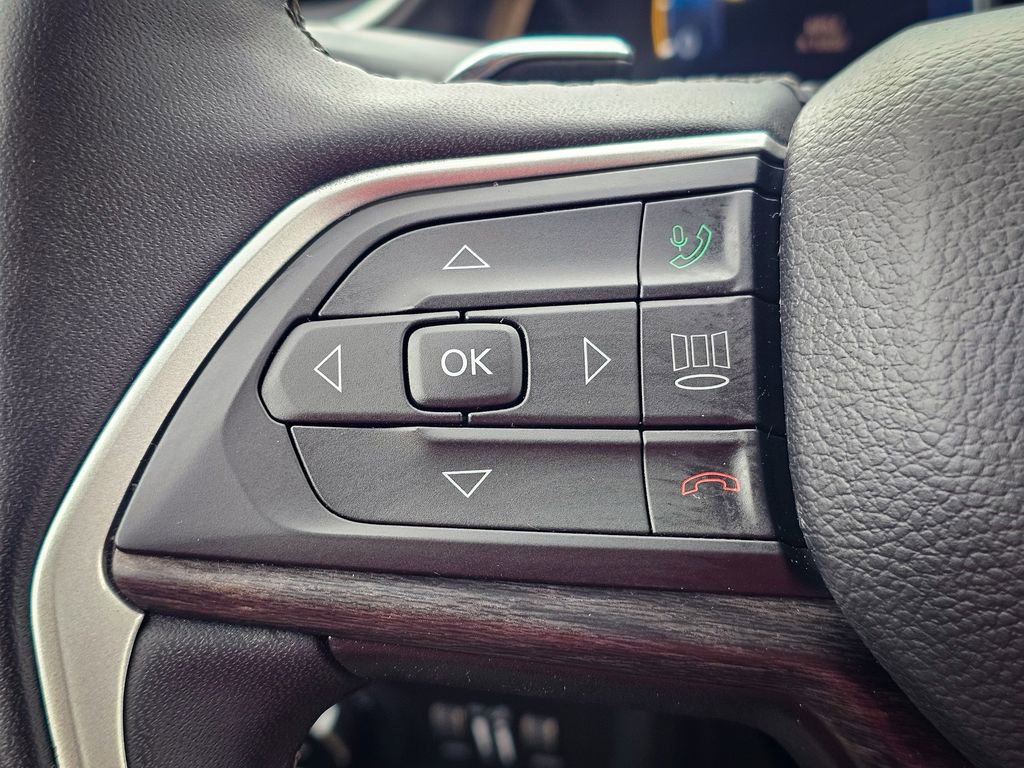 Used 2023 Jeep Grand Cherokee Limited w/ Black Appearance Package image 20