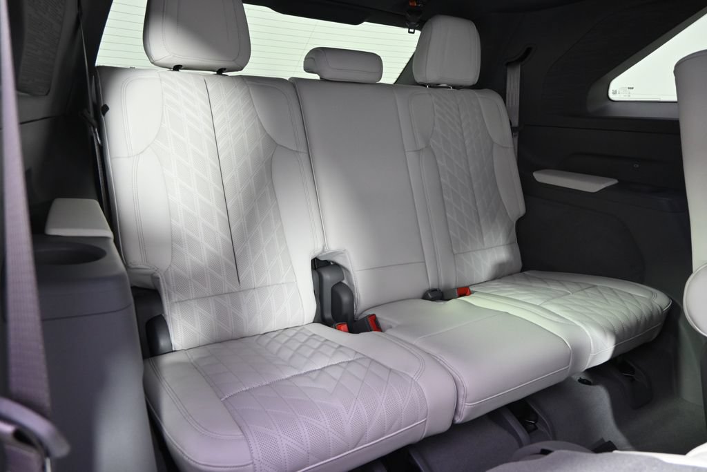 New 2026 Cadillac Escalade IQ Sport 1 w/ LPO, Floor Liner Package AWD/4WD image 19