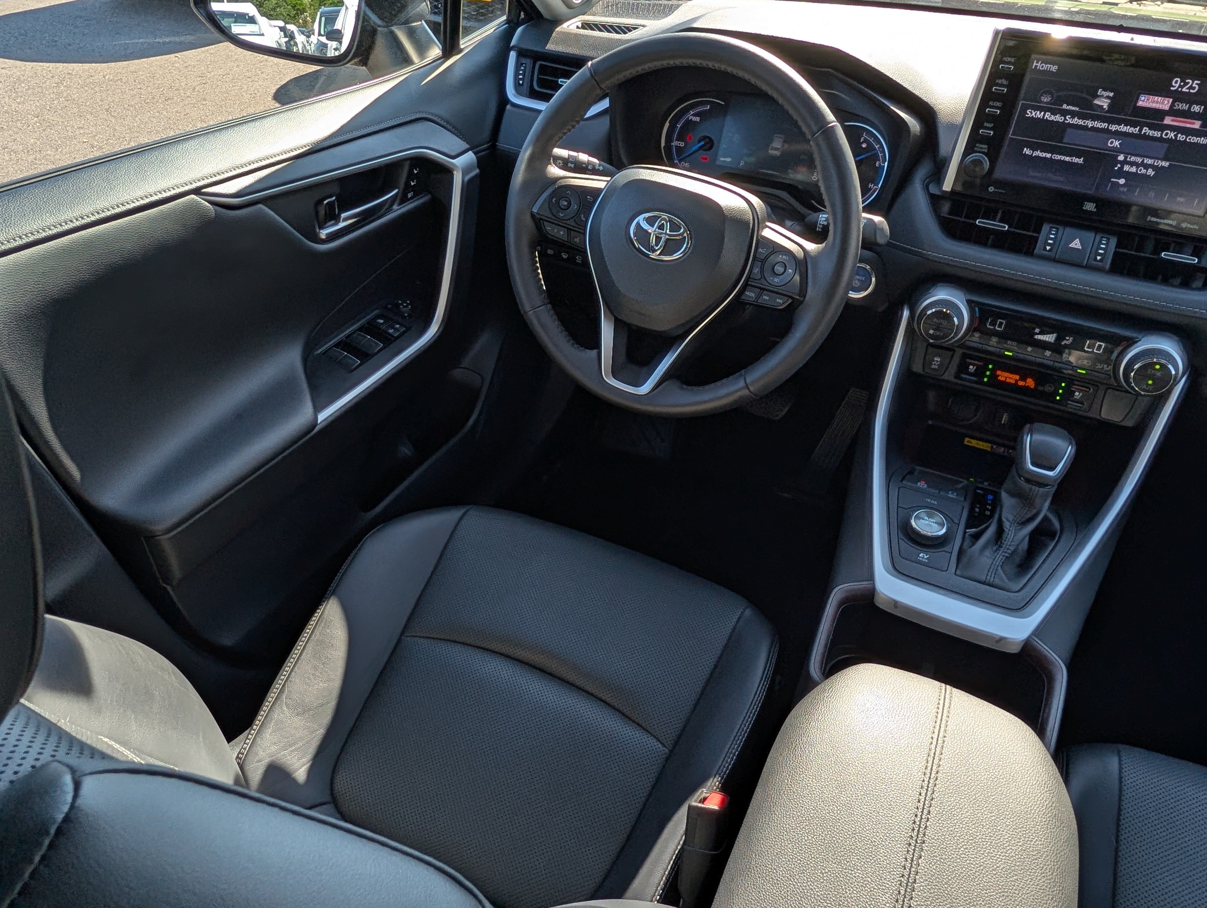 Used 2022 Toyota RAV4 Limited AWD/4WD image 9