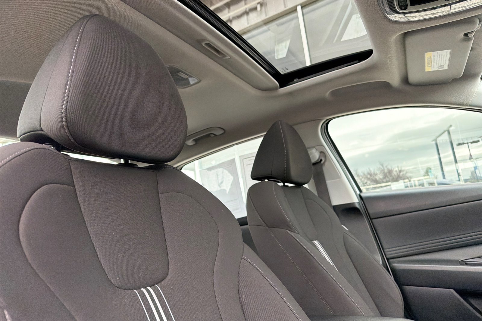 Used 2025 Hyundai Elantra SEL image 15