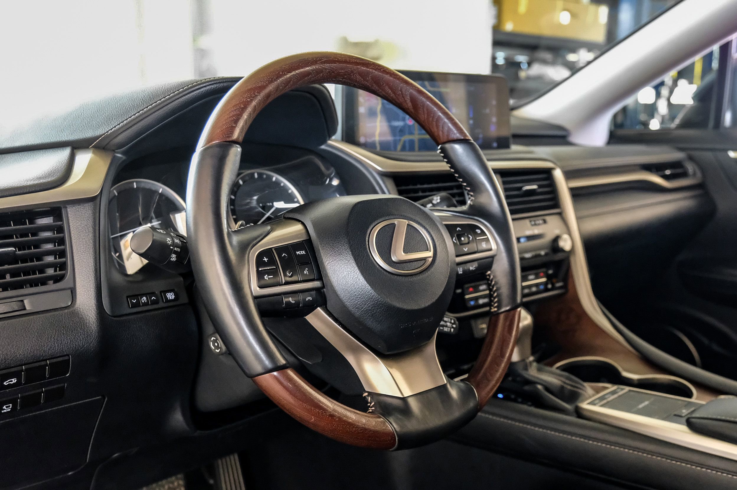 Used 2022 Lexus RX 350L FWD w/ Premium Package image 15
