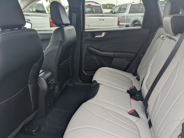 New 2025 Ford Escape SE w/ PHEV Premium Package FWD image 4