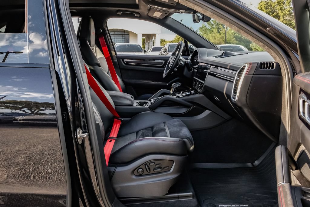 Used 2022 Porsche Cayenne GTS AWD/4WD image 40