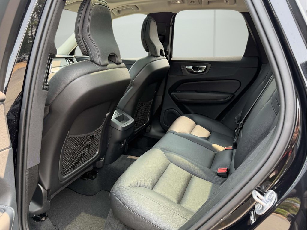 Used 2025 Volvo XC60 B5 Plus AWD/4WD image 14