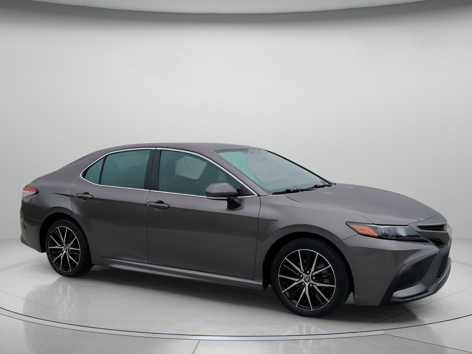 Used 2022 Toyota Camry SE w/ Carpet Mat Package (TMS) image 33