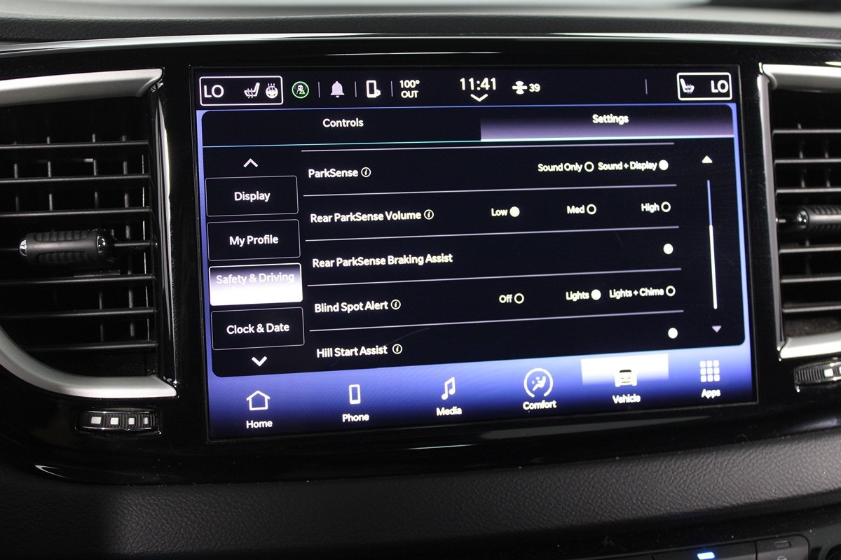 Used 2023 Chrysler Pacifica Touring-L FWD image 8