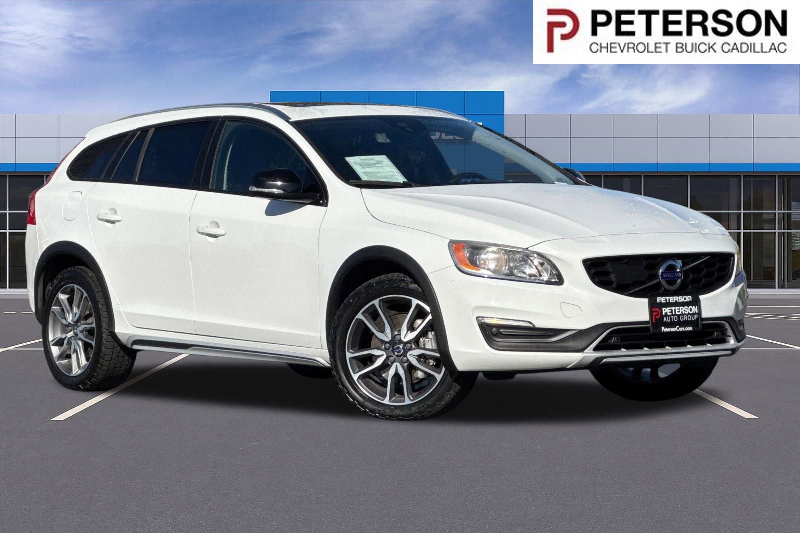 Used 2018 Volvo V60 T5 Cross Country image 1
