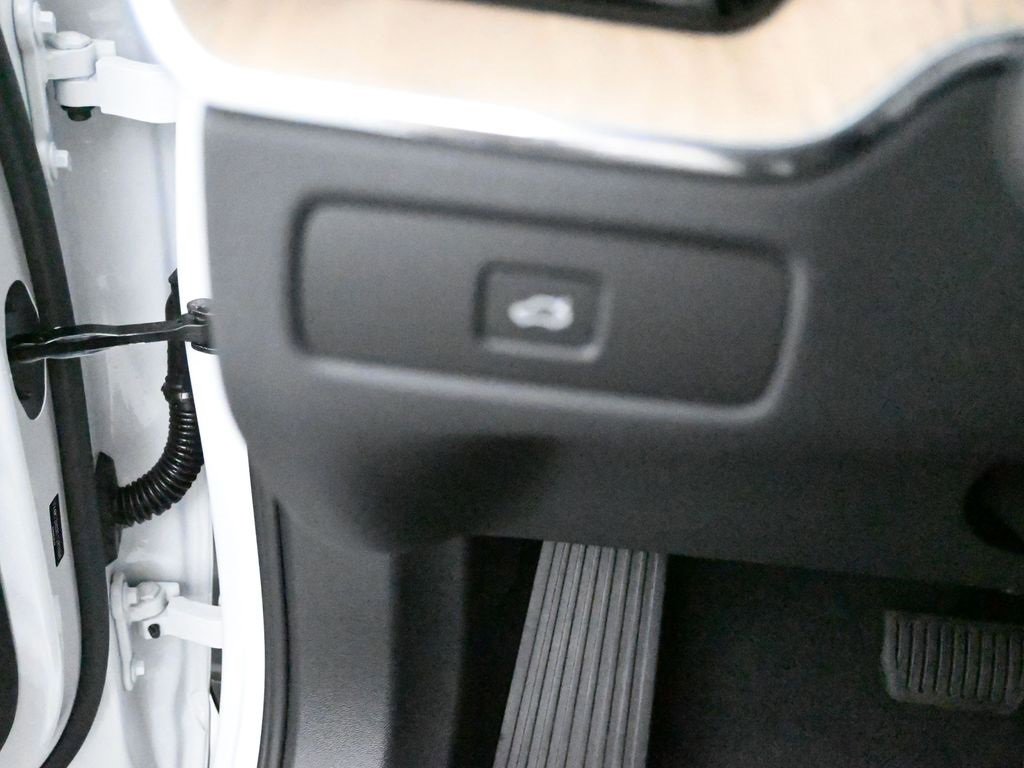 New 2026 Volvo XC60 B5 Plus w/ Protection Package Premier image 15