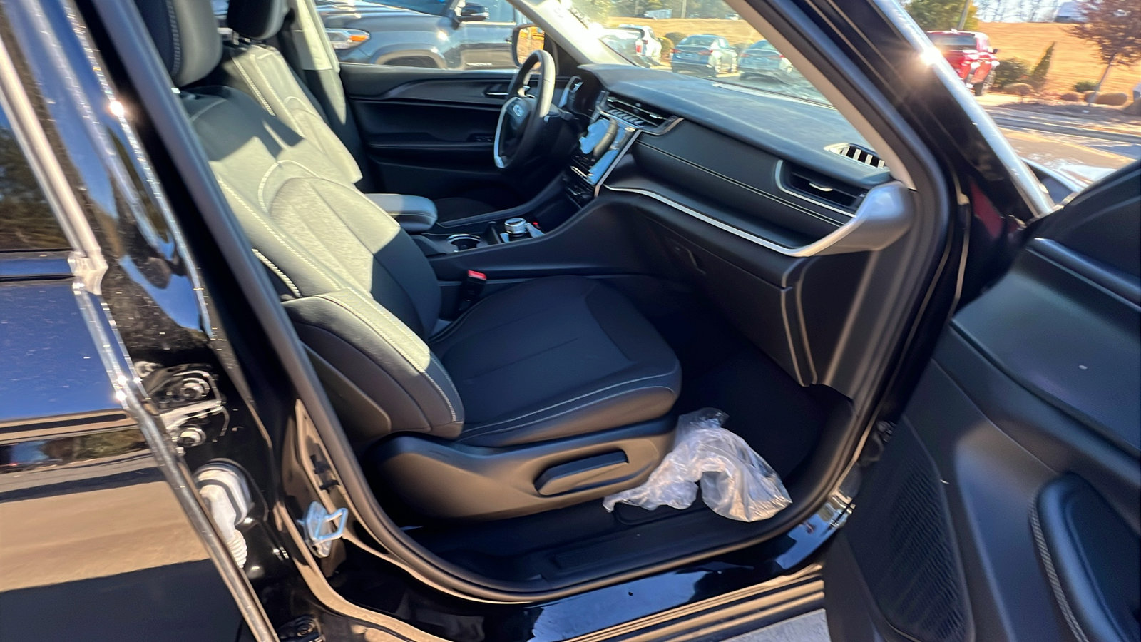 Used 2023 Jeep Grand Cherokee L Laredo image 19