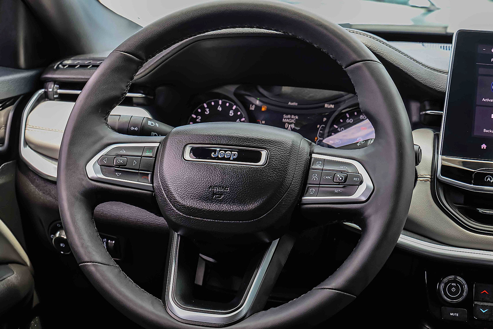 Used 2025 Jeep Compass Limited AWD/4WD image 13