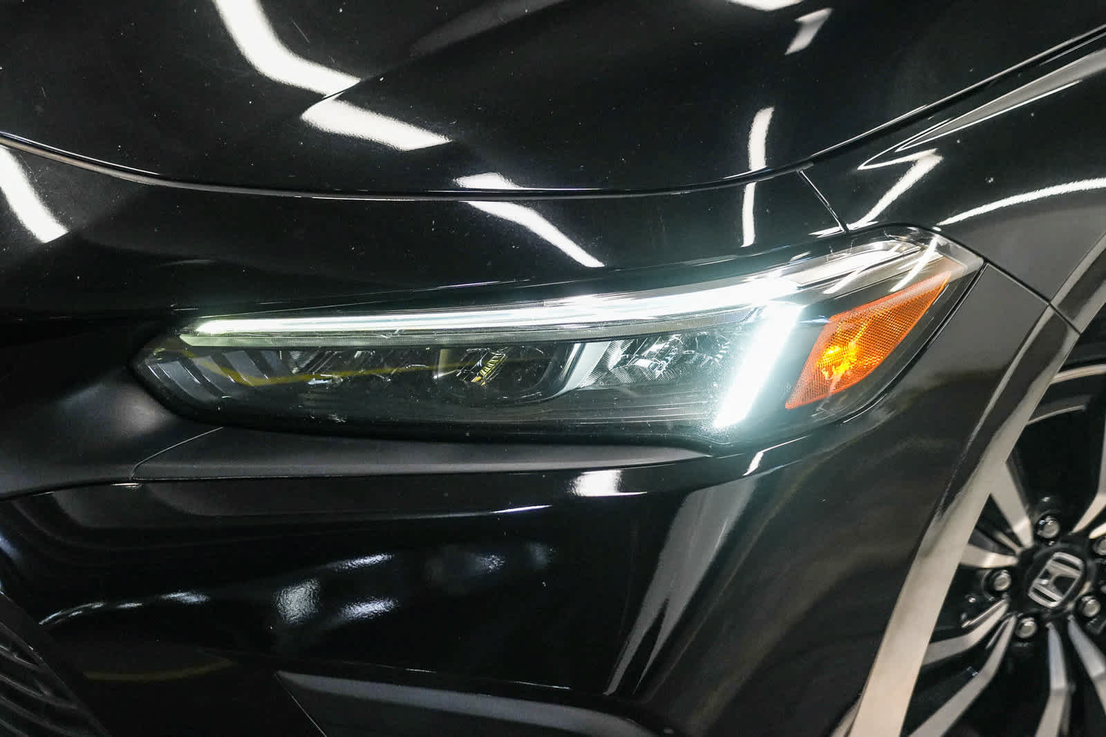 Used 2022 Honda Civic EX-L image 2