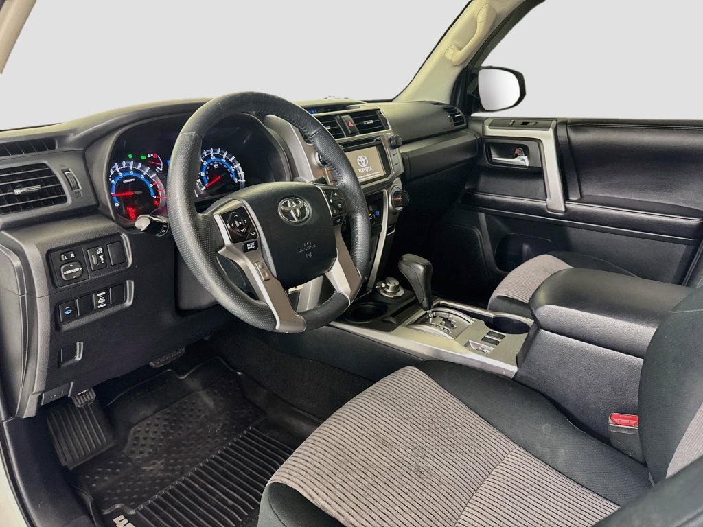 Used 2017 Toyota 4Runner SR5 AWD/4WD image 10