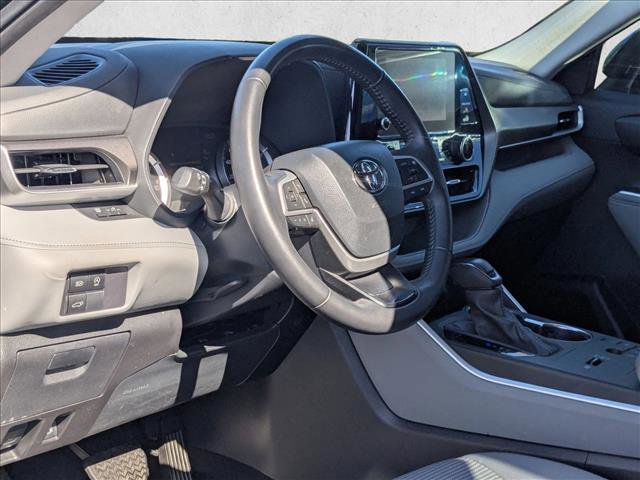 Used 2024 Toyota Highlander LE FWD image 2