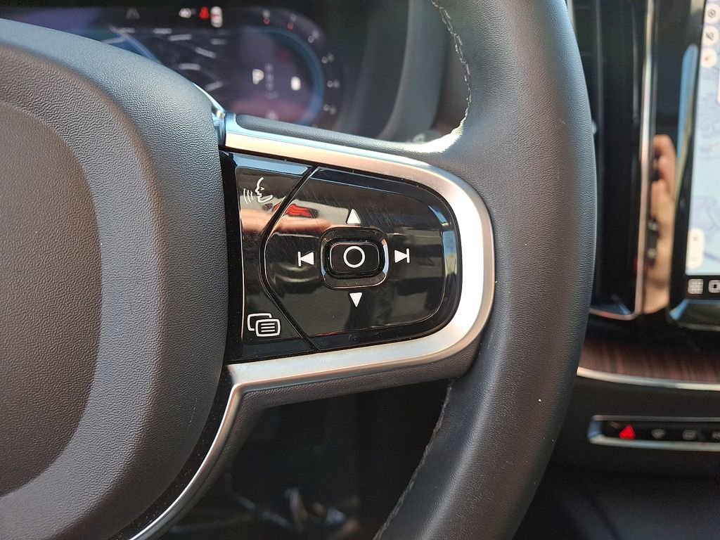 Used 2024 Volvo XC60 B5 Plus w/ Protection Package Premier AWD/4WD image 22