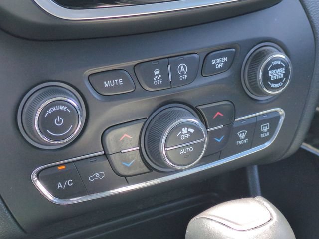 Used 2022 Jeep Cherokee Limited AWD/4WD image 18
